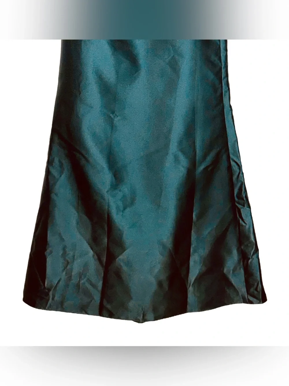 NWT Alfred Sung Strapless Cuff Neckline
Satin Trumpet Gown in Evergreen, Size 4R - Picture 9 of 15